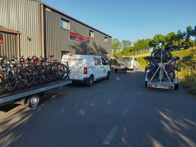 Intersport – ventes et locations de vélos – le convoyeur de La Dolce Via._Saint-Agrève