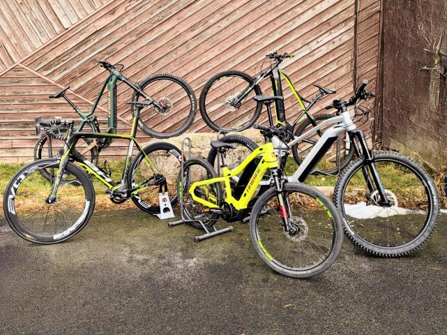 Intersport – ventes et locations de vélos – le convoyeur de La Dolce Via._Saint-Agrève